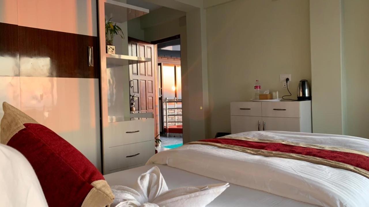 Hotel Pristine Himalaya Pokhara Esterno foto
